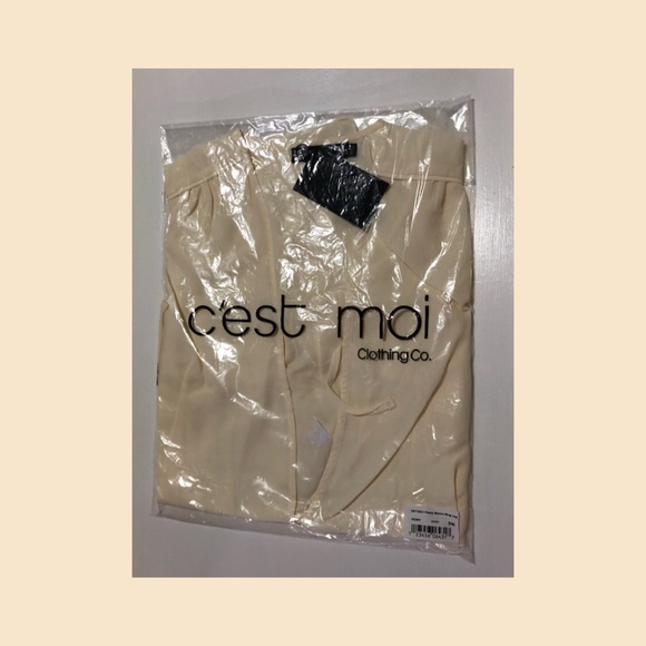 Short Sleeve Wrap Top Blouse - Picture 5 of 5